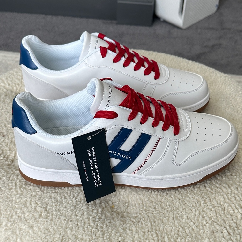 Tommy Hilfiger Men’s 10.5 M Tilyas Stitch Detailed Sneakers. NWT’s.